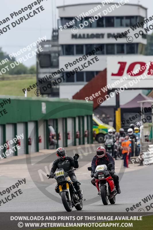 Vintage motorcycle club;eventdigitalimages;mallory park;mallory park trackday photographs;no limits trackdays;peter wileman photography;trackday digital images;trackday photos;vmcc festival 1000 bikes photographs